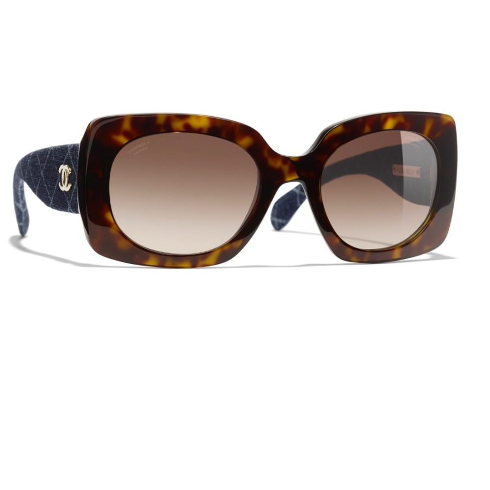 NEW, NEVER WORN, AUTHENTIC CHANEL Dark Tortoise & Dark Denim, Case